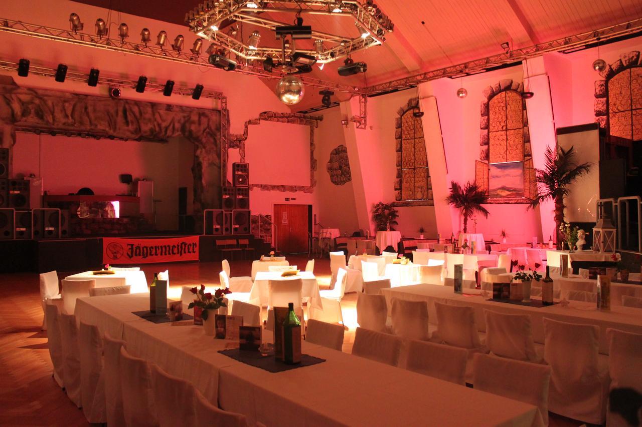 Pension Und Restaurant Die Burg Ehrenfriedersdorf Экстерьер фото